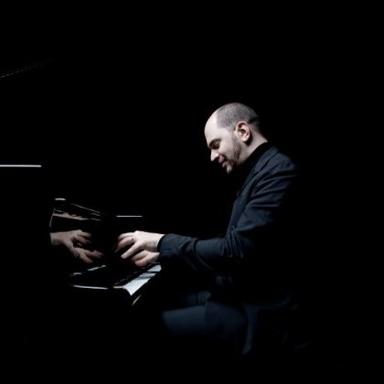 /steinway.com-americas/zh_CN/news/features/kirill-gerstein-pursues-classical-with-an-improvisatory-flair