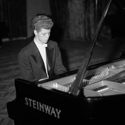 /steinway.com-americas/zh_CN/soundboard/soundboard-van-cliburn