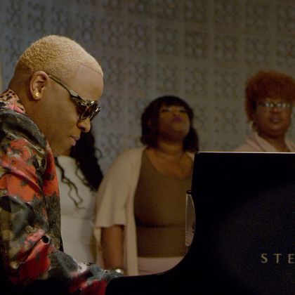 /steinway.com-americas/zh_CN/news/press-releases/steinway-artist-davell-crawford-featured-in-stunning-new-video-performance-down-by-the-riverside