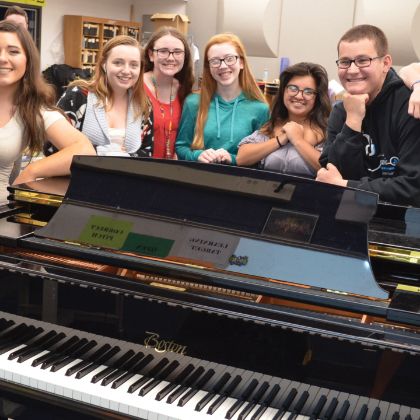 /steinway.com-americas/zh_CN/news/steinway-chronicle/k-12/livonia-showing-lots-of-love-for-30-steinway-designed-boston-pianos