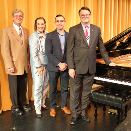 /steinway.com-americas/zh_CN/news/steinway-chronicle/k-12/seguin’s-big-steinway-d-ream-fulfilled