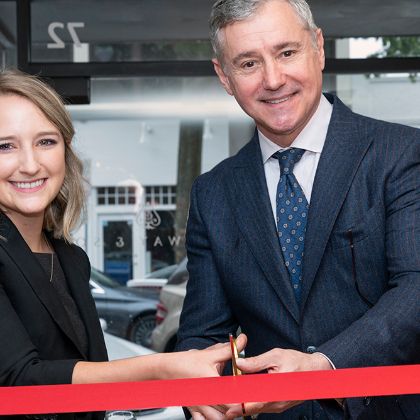 /steinway.com-americas/zh_CN/news/press-releases/steinway-arrives-on-greenwic-avenue-in-connecticut