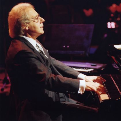 /steinway.com-americas/zh_CN/news/features/lalo-schifrin