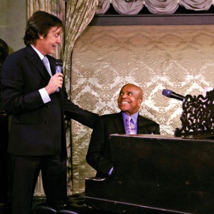 /steinway.com-americas/zh_CN/news/features/built-to-be-rebuilt