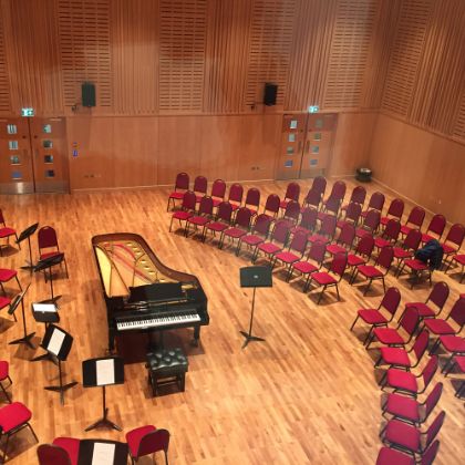 /steinway.com-americas/zh_CN/news/steinway-chronicle/spring-2018/a-novel-steinway-suite-engages-music-students-at-trinity-school