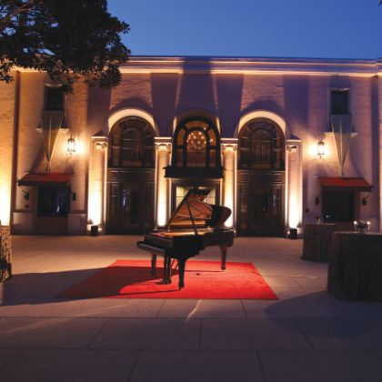 /steinway.com-americas/zh_CN/news/steinway-chronicle/winter-2017/night-filled-with-steinway-magic-as-the-music-acadmey-of-west-turns-70