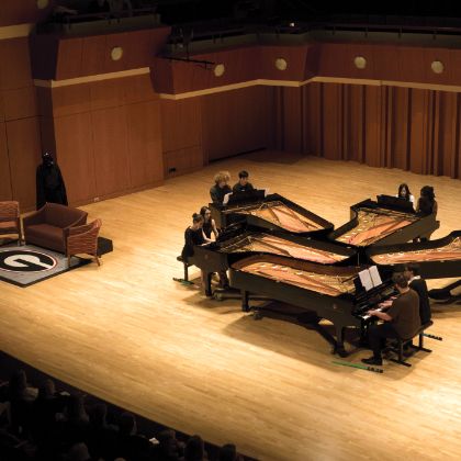 /steinway.com-americas/zh_CN/news/steinway-chronicle/winter-2019/celestial-steinways-shine-above-the-skies-of-athens