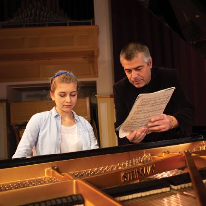 /steinway.com-americas/zh_CN/news/steinway-chronicle/winter-2020/steinway-the-unanimous-choice-of-faculty-at-illinois-wesleyan-niversity