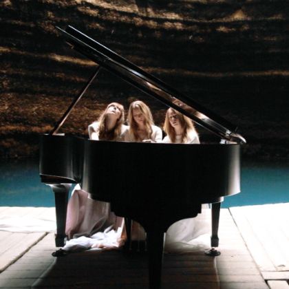 /steinway.com-americas/zh_CN/news/features/far-flung-pianos