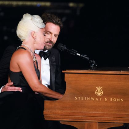 /steinway.com-americas/zh_CN/news/features/gaga-stays-steinway