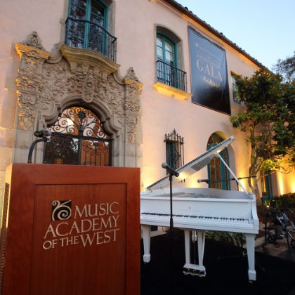 /steinway.com-americas/zh_CN/news/features/maw-gala