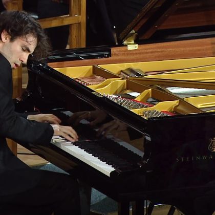/steinway.com-americas/zh_CN/news/features/alexandre-kantorow-XVI-international-tchaikovsky-competition