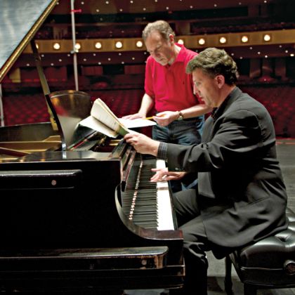 /steinway.com-americas/zh_CN/news/features/jeffrey-biegel-at-play-with-bach