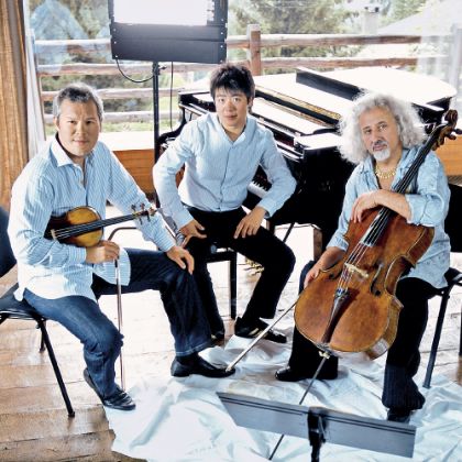 /steinway.com-americas/zh_CN/news/features/power-trio