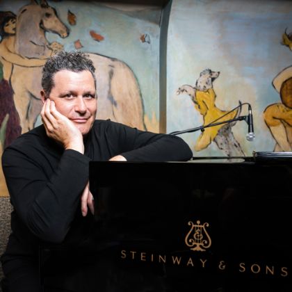 /steinway.com-americas/zh_CN/soundboard/soundboard-isaac-mizrahi