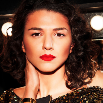 /steinway.com-americas/zh_CN/soundboard/soundboard-khatia-buniatishvili