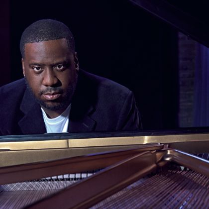 /steinway.com-americas/zh_CN/soundboard/soundboard-robert-glasper