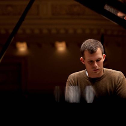 /steinway.com-americas/zh_CN/soundboard/soundboard-adam-gyorgy