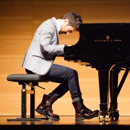 /steinway.com-americas/zh_CN/news/features/able-to-speak-to-myself-renzo-vitale
