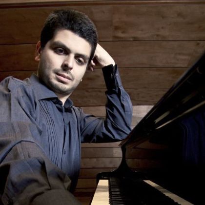 /steinway.com-americas/zh_CN/soundboard/soundboard-kristhyan-benitez